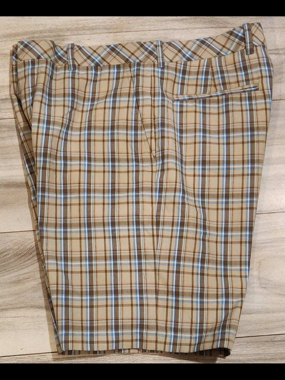 Walter Hagen Tan Plaid Men Shorts with Light Blue Stripes Size W34